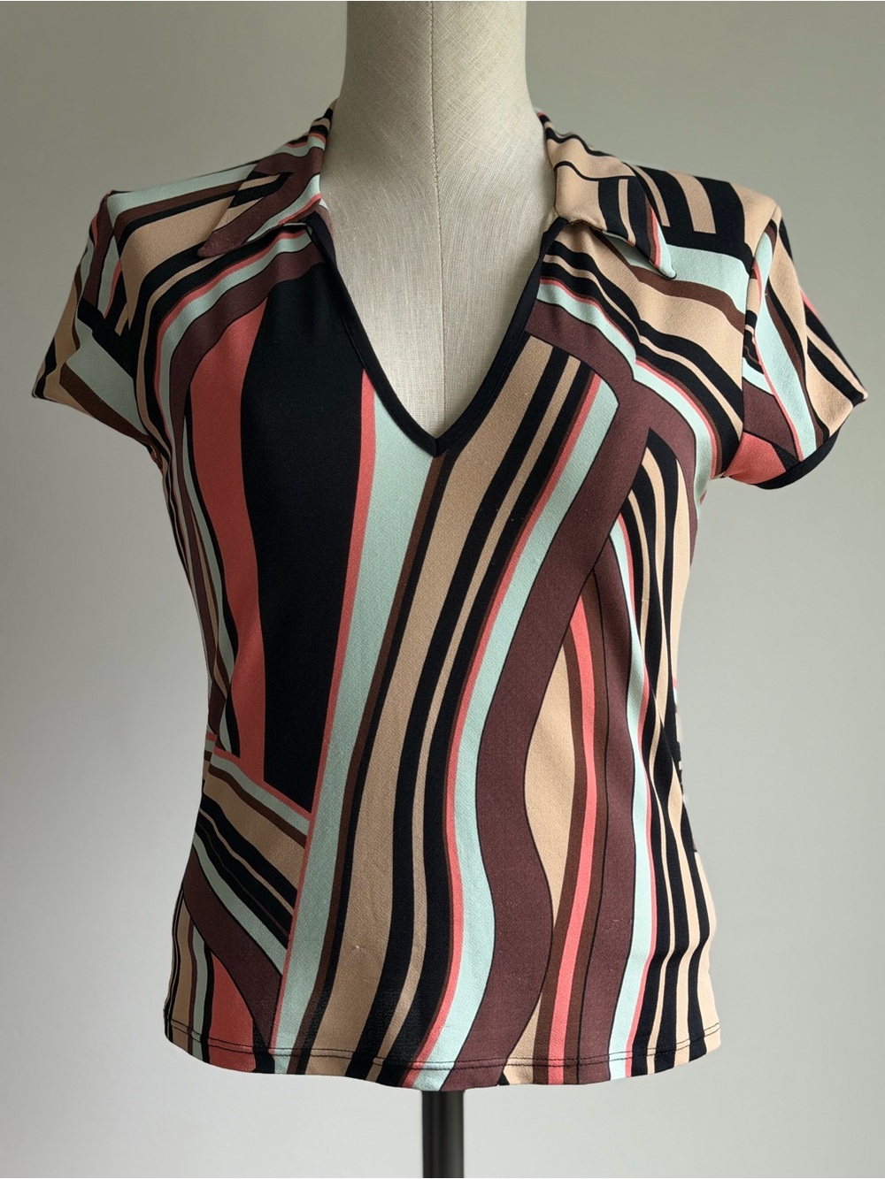 Bisou Bisou Retro Multi-Stripe V-Neck Short Sleeve Top in Black, Brown & Coral